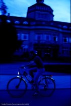 In der "blauen Stunde" sollten Radler besonders umsichtig fahren - natürlich mit Licht.